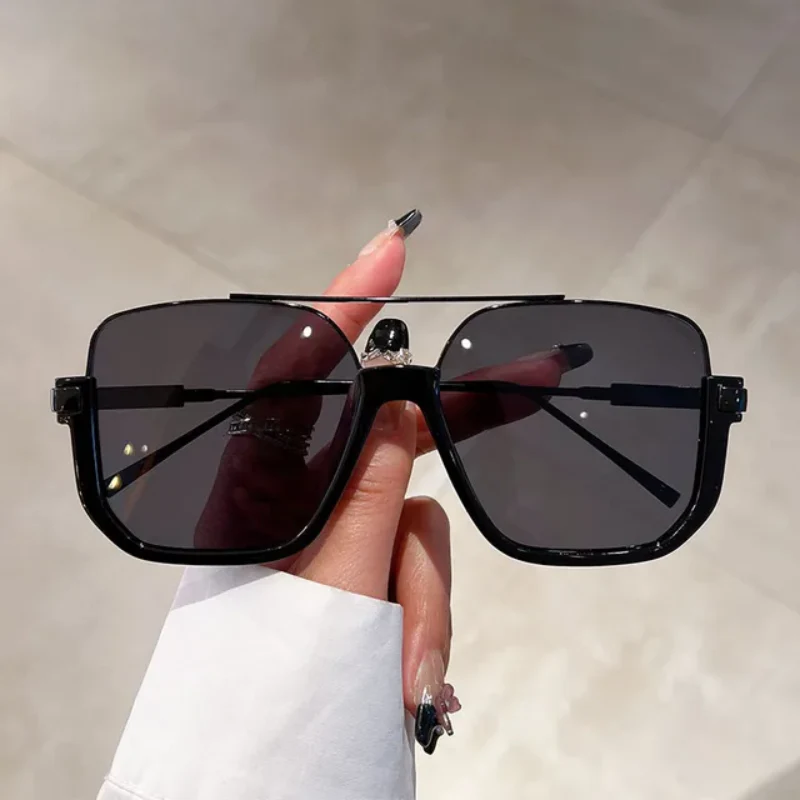 Chic Glare Oversized Sunnies - Image 3