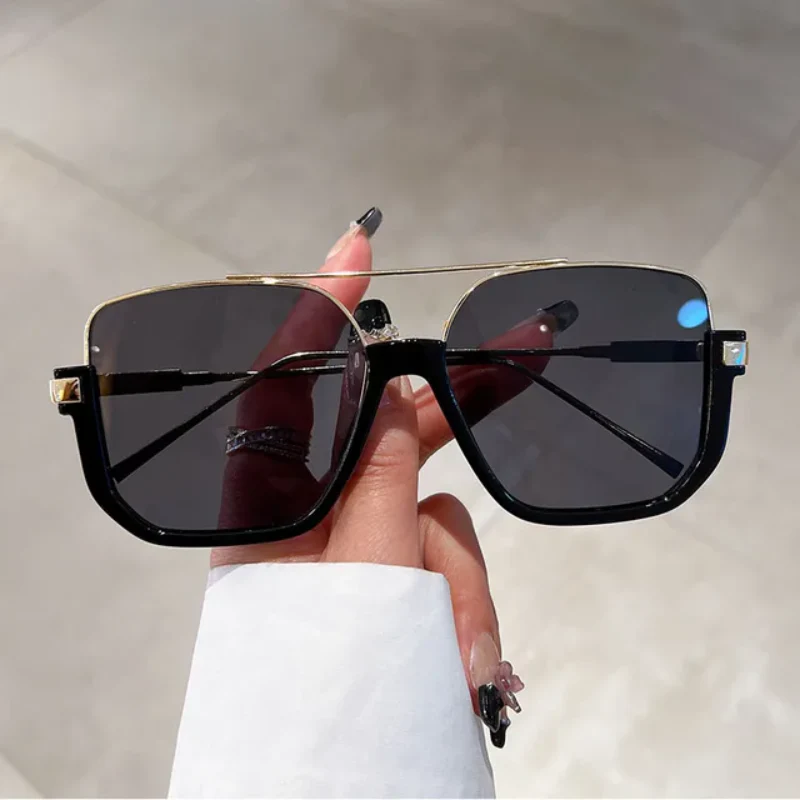 Chic Glare Oversized Sunnies - Image 4