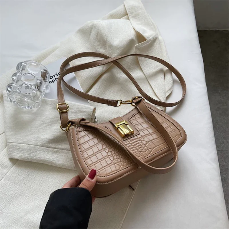 Dusk Diva Shoulder Bag - Image 4