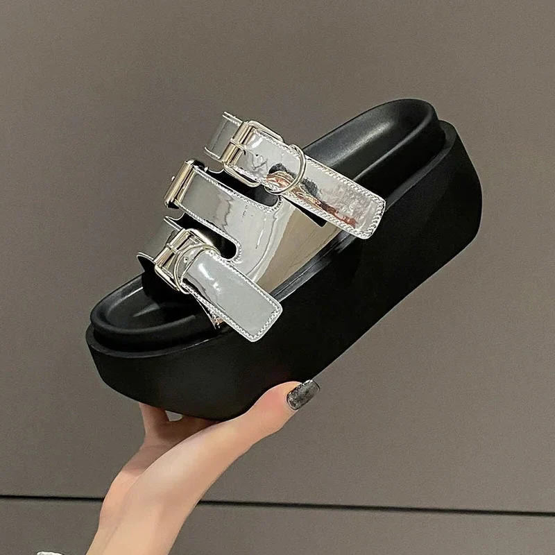 FinFling Chunky Slippers - Image 10
