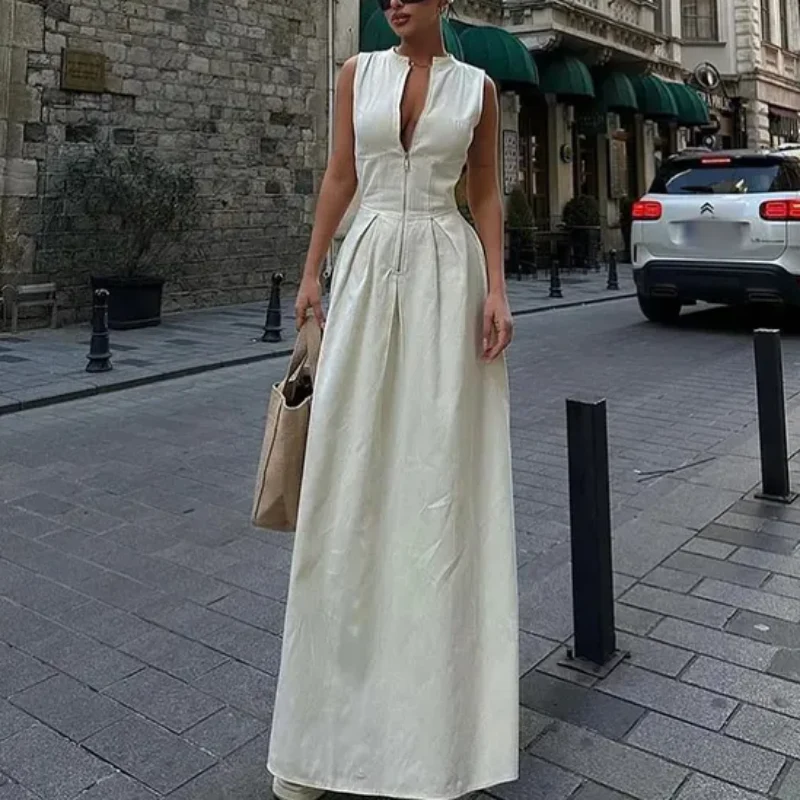 Gisele's Glamorous Long Dress - Image 2
