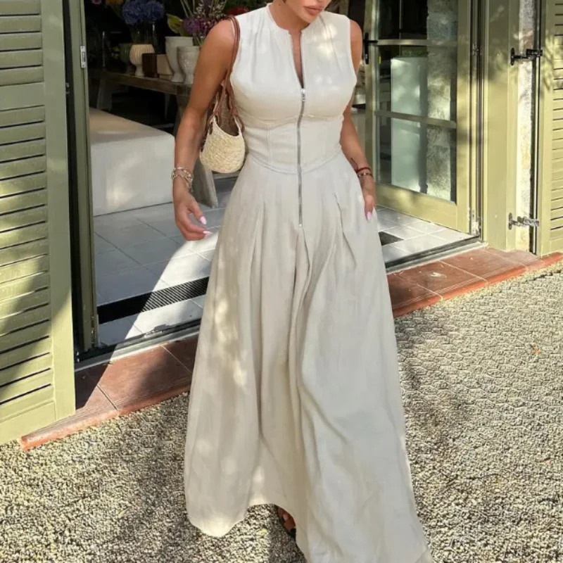 Gisele's Glamorous Long Dress - Image 4