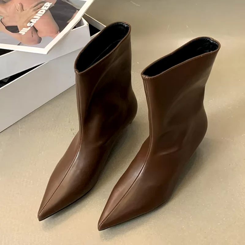Ladylike Sleek Boots - Image 4