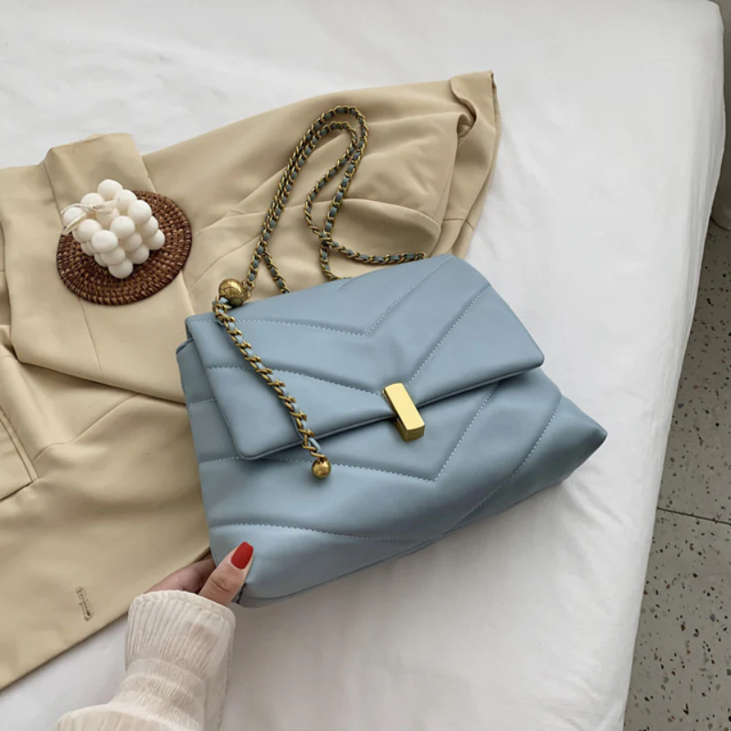 Martha's Chain Shoulder Bag - Image 3