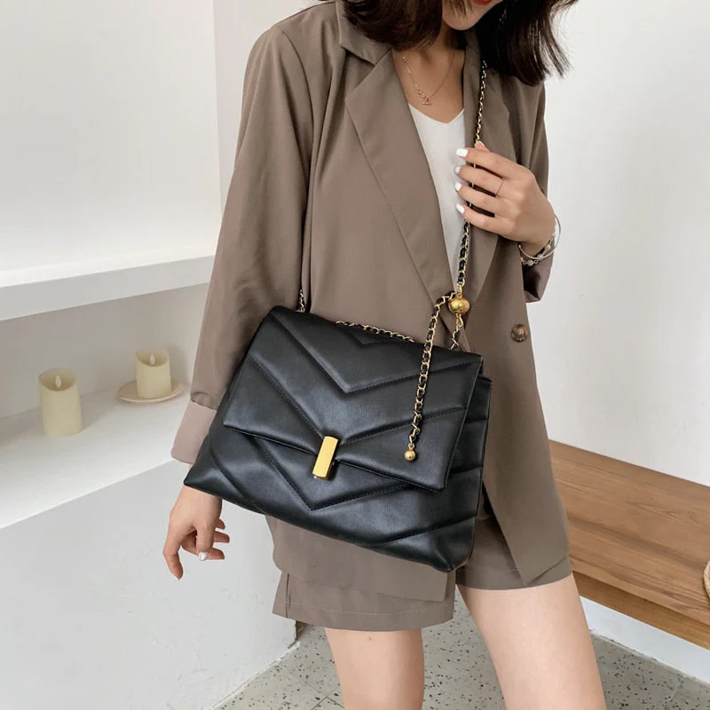 Martha's Chain Shoulder Bag - Image 6