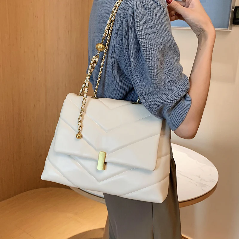 Martha's Chain Shoulder Bag - Image 7