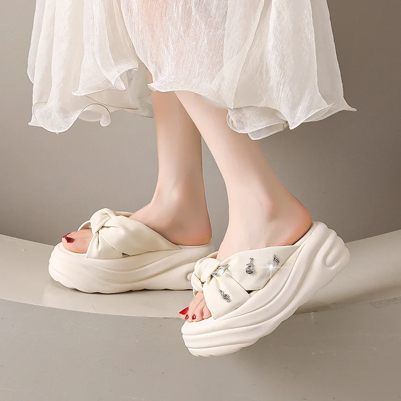 SandyBow Trendy Slippers - Image 4