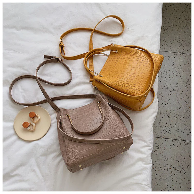 Servente Shoulder Bag - Image 9