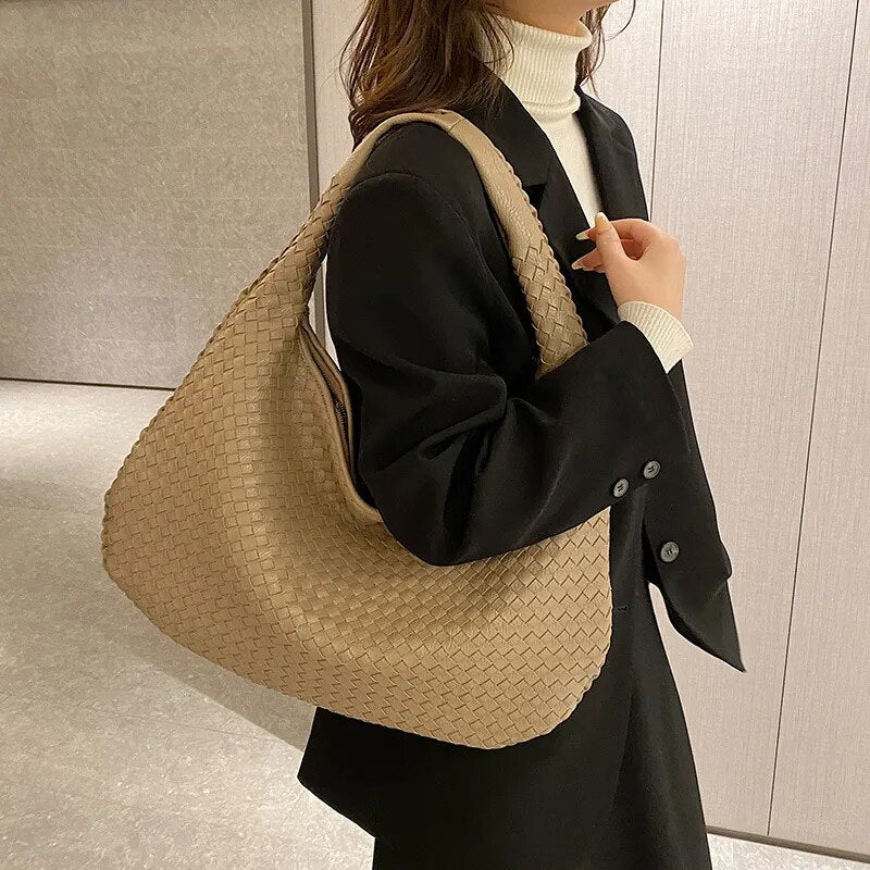 Versailles Shoulder Bag - Image 10