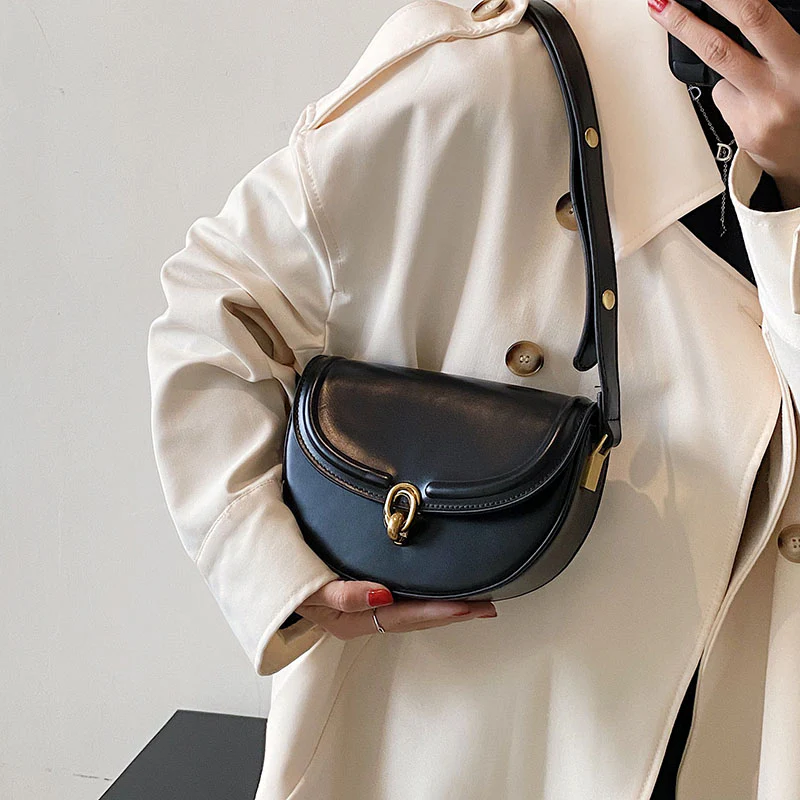 Vivacious Vintage Shoulder Bag - Image 4