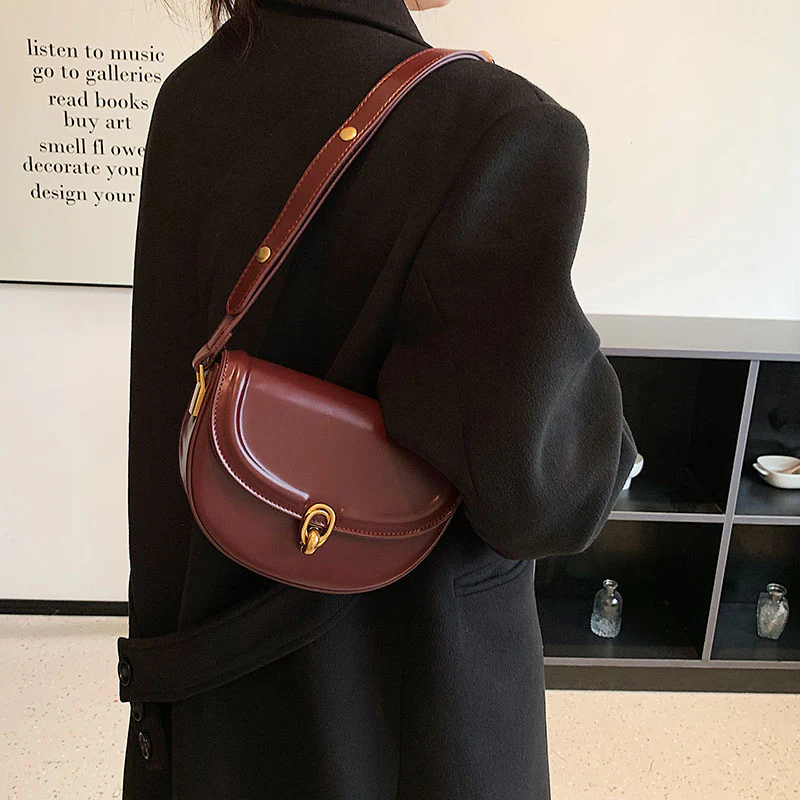 Vivacious Vintage Shoulder Bag - Image 5